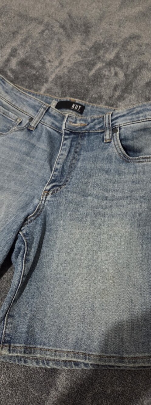 Kut from the Kloth Light Blue Denim Jeans with Tan Stitching